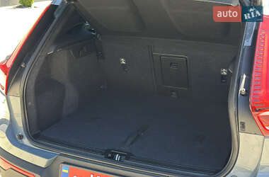 Внедорожник / Кроссовер Volvo XC40 2023 в 