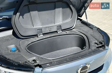 Внедорожник / Кроссовер Volvo XC40 2023 в 