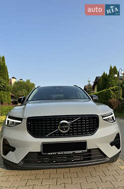 Позашляховик / Кросовер Volvo XC40 2025 в 