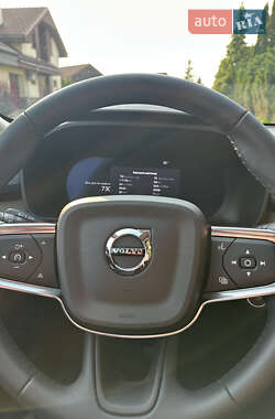 Позашляховик / Кросовер Volvo XC40 2025 в 