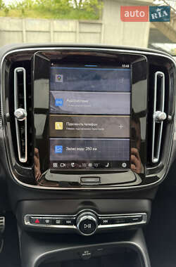 Позашляховик / Кросовер Volvo XC40 2020 в 