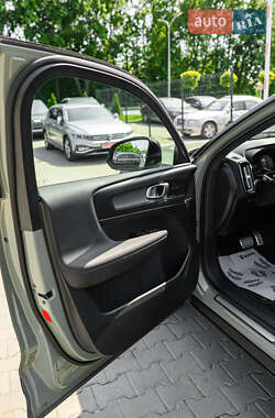 Внедорожник / Кроссовер Volvo XC40 2021 в 
