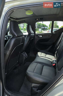 Внедорожник / Кроссовер Volvo XC40 2021 в 