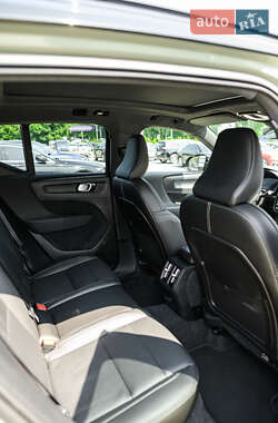 Внедорожник / Кроссовер Volvo XC40 2021 в 