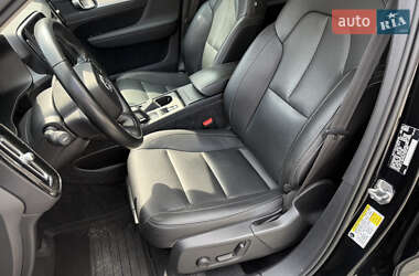 Внедорожник / Кроссовер Volvo XC40 2021 в 