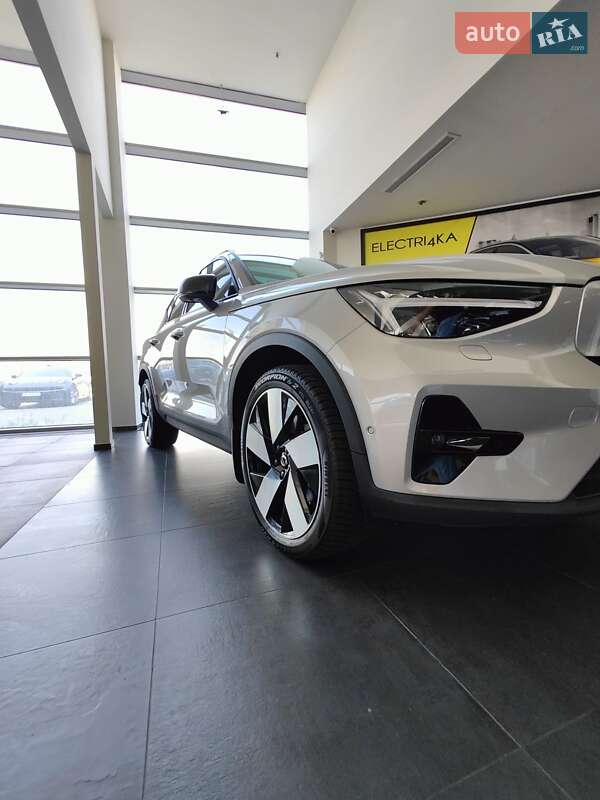 Внедорожник / Кроссовер Volvo XC40 2022 в Киеве
