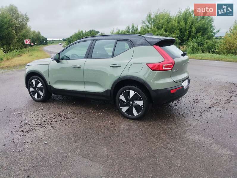 Внедорожник / Кроссовер Volvo XC40 2023 в Дубно