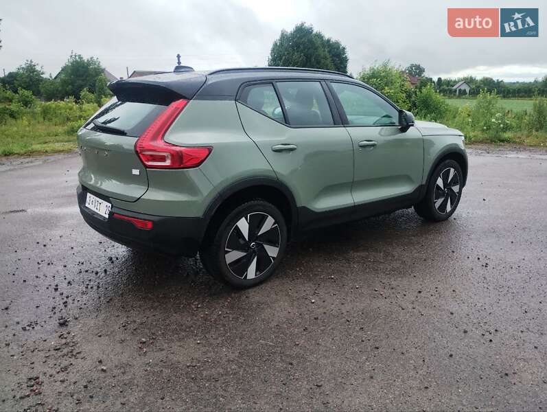 Внедорожник / Кроссовер Volvo XC40 2023 в Дубно