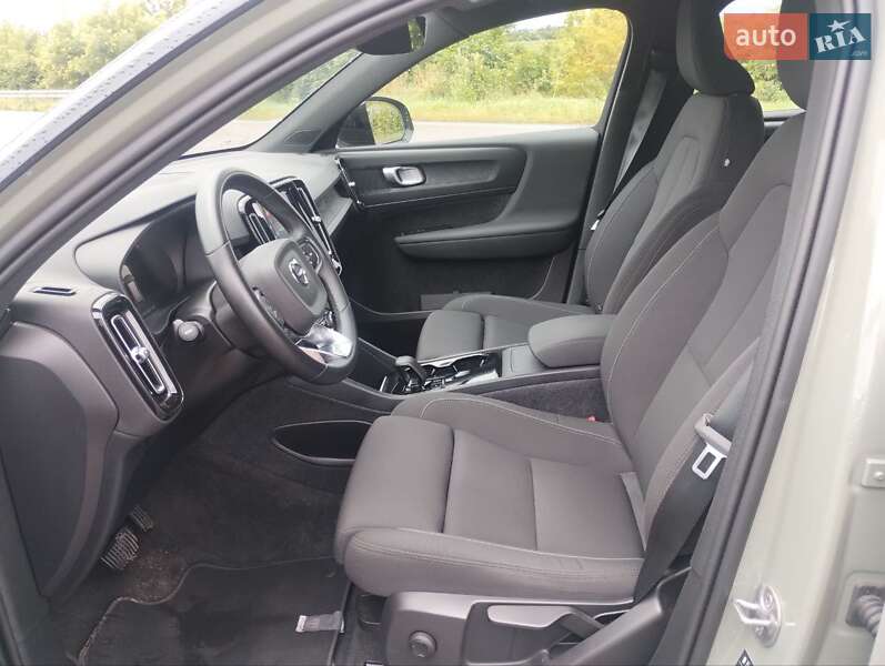 Внедорожник / Кроссовер Volvo XC40 2023 в Дубно