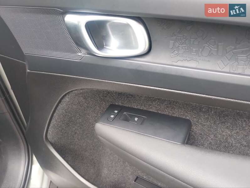Внедорожник / Кроссовер Volvo XC40 2023 в Дубно