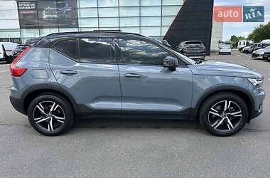 Внедорожник / Кроссовер Volvo XC40 2020 в 