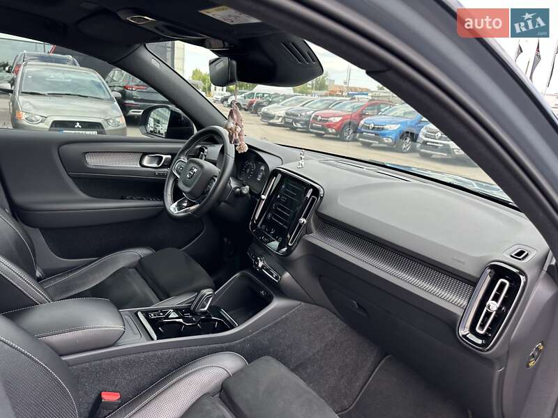 Внедорожник / Кроссовер Volvo XC40 2020 в Киеве