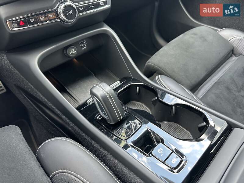 Внедорожник / Кроссовер Volvo XC40 2020 в Киеве