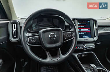 Внедорожник / Кроссовер Volvo XC40 2018 в 