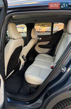 Внедорожник / Кроссовер Volvo XC40 2019 в 
