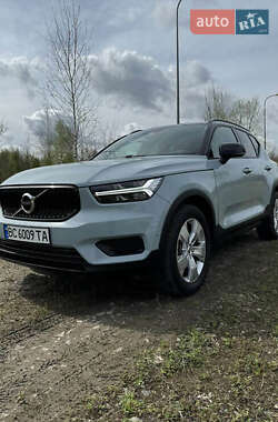 Внедорожник / Кроссовер Volvo XC40 2018 в 