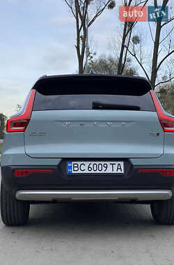 Внедорожник / Кроссовер Volvo XC40 2018 в 