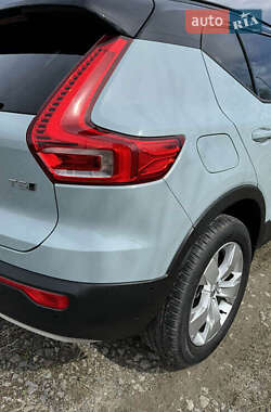Внедорожник / Кроссовер Volvo XC40 2018 в 