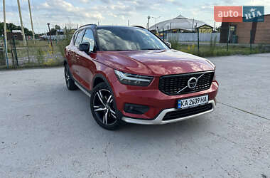Внедорожник / Кроссовер Volvo XC40 2020 в 