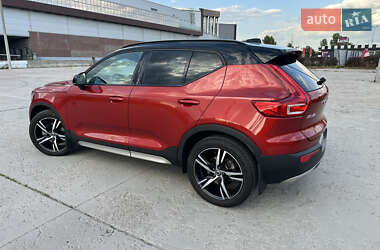 Внедорожник / Кроссовер Volvo XC40 2020 в 