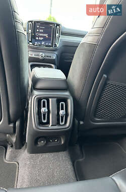 Внедорожник / Кроссовер Volvo XC40 2020 в 