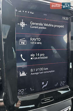 Внедорожник / Кроссовер Volvo XC40 2020 в 