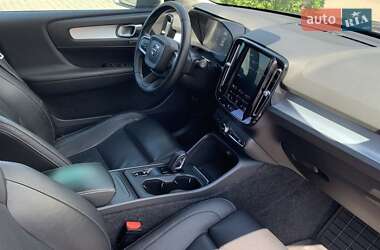 Внедорожник / Кроссовер Volvo XC40 2018 в 