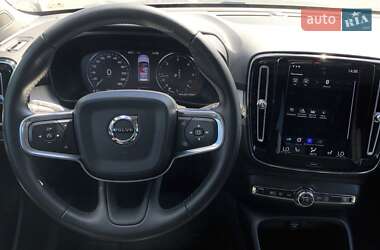 Внедорожник / Кроссовер Volvo XC40 2018 в 