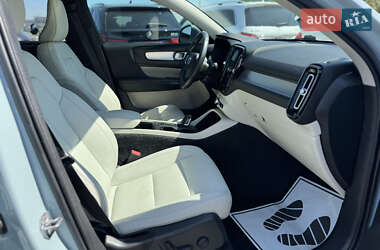 Внедорожник / Кроссовер Volvo XC40 2018 в 
