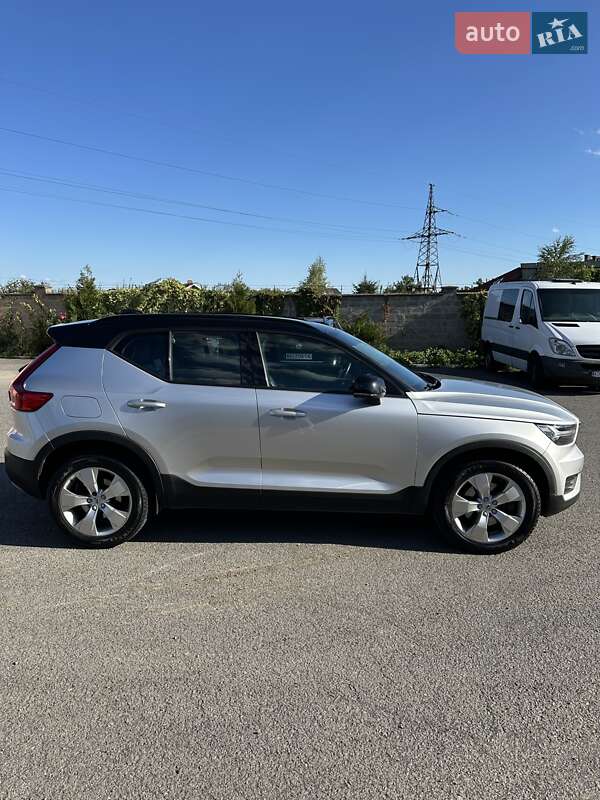 Внедорожник / Кроссовер Volvo XC40 2018 в 