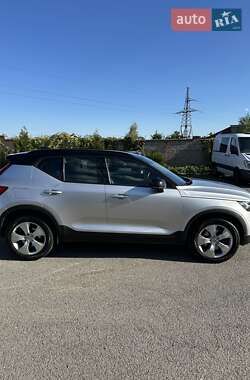 Внедорожник / Кроссовер Volvo XC40 2018 в 