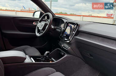 Внедорожник / Кроссовер Volvo XC40 2022 в 