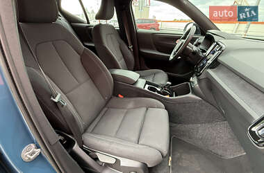 Внедорожник / Кроссовер Volvo XC40 2022 в 