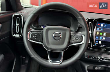 Внедорожник / Кроссовер Volvo XC40 2022 в 