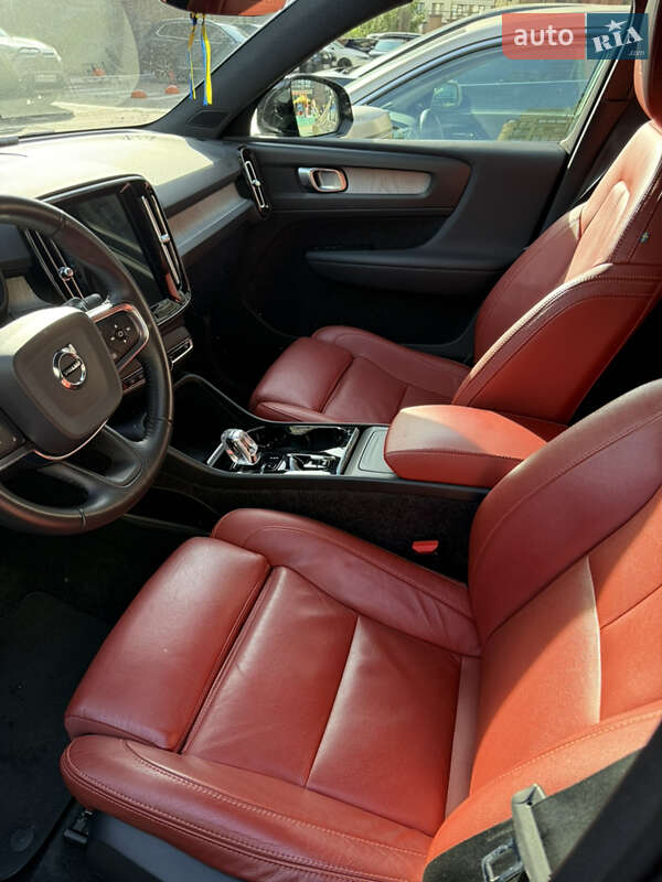 Внедорожник / Кроссовер Volvo XC40 2019 в Киеве