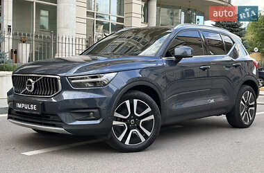 Внедорожник / Кроссовер Volvo XC40 2021 в Киеве