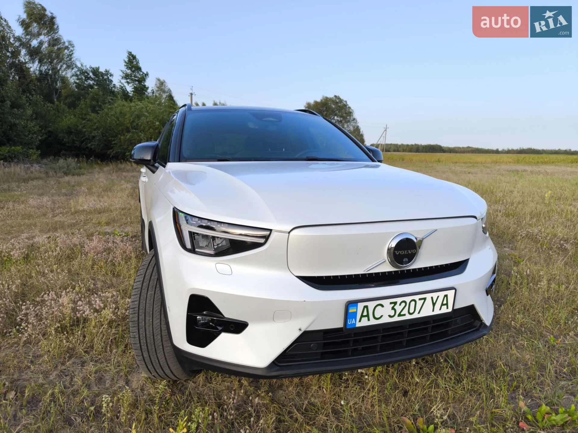 2022 Volvo XC40 - фото 1