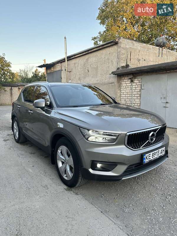 Внедорожник / Кроссовер Volvo XC40 2020 в 