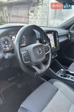 Внедорожник / Кроссовер Volvo XC40 2020 в 