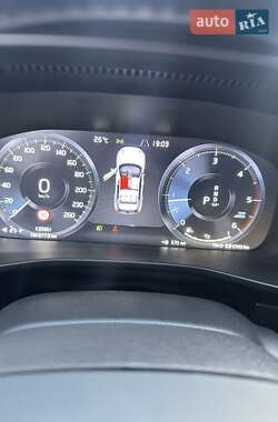 Внедорожник / Кроссовер Volvo XC40 2020 в 