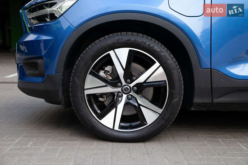 Внедорожник / Кроссовер Volvo XC40 2021 в Киеве