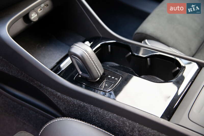 Внедорожник / Кроссовер Volvo XC40 2021 в Киеве