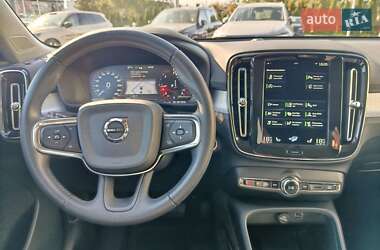 Внедорожник / Кроссовер Volvo XC40 2020 в 