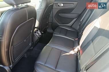 Внедорожник / Кроссовер Volvo XC40 2020 в 