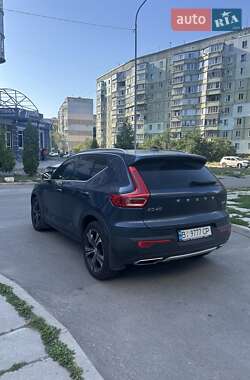 Внедорожник / Кроссовер Volvo XC40 2018 в 