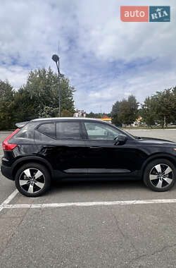 Внедорожник / Кроссовер Volvo XC40 2021 в 