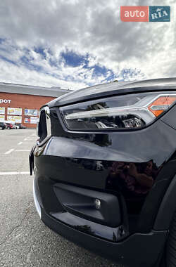 Внедорожник / Кроссовер Volvo XC40 2021 в 