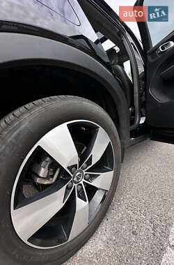 Внедорожник / Кроссовер Volvo XC40 2021 в 