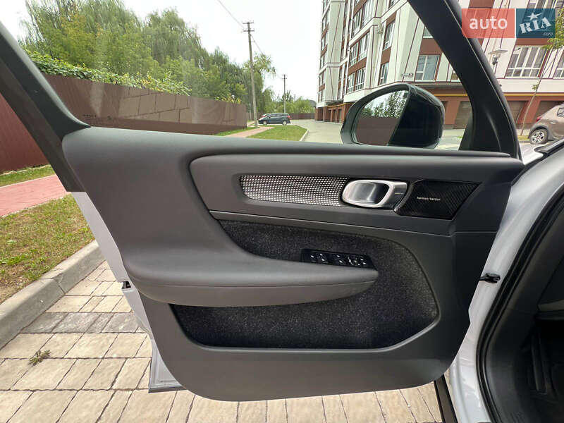 Внедорожник / Кроссовер Volvo XC40 2021 в Ивано-Франковске