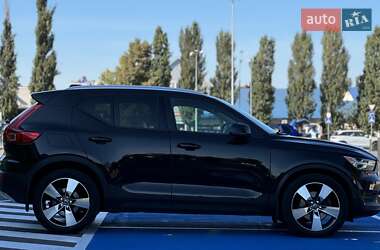 Внедорожник / Кроссовер Volvo XC40 2019 в 